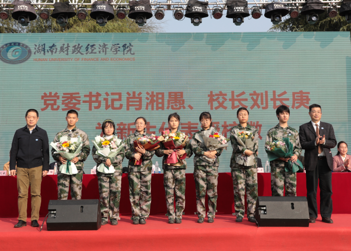 1635147914751009163.png 合影.png