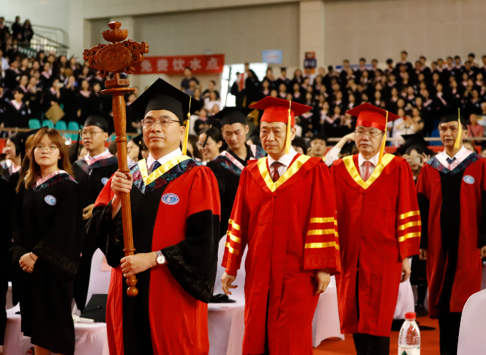 1624006616428012224.png 主礼教授入场 马海彬.png