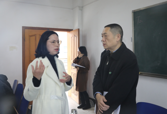 1551085264584005413.png 肖与授课教师交流.png