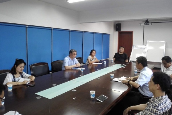 1499156519936003468.jpg 樊晓平指导实验实训教学中心工作.jpg