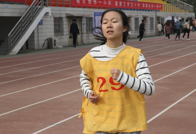 800米 李怡瑶.png