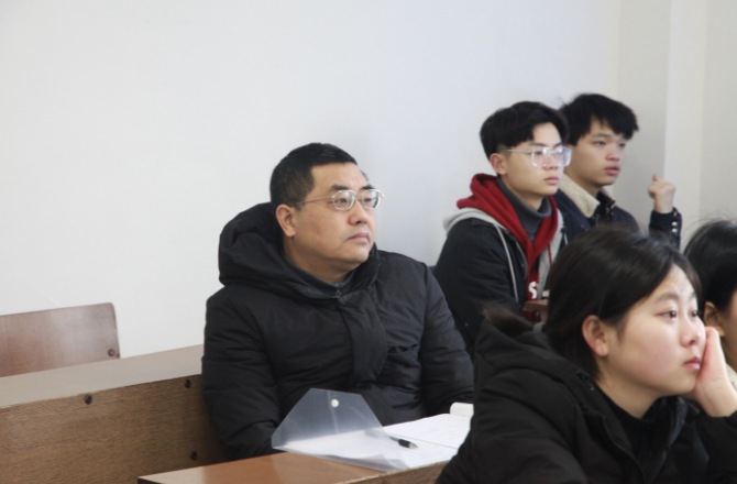 1551085865975040268.png 王焕清听课.png