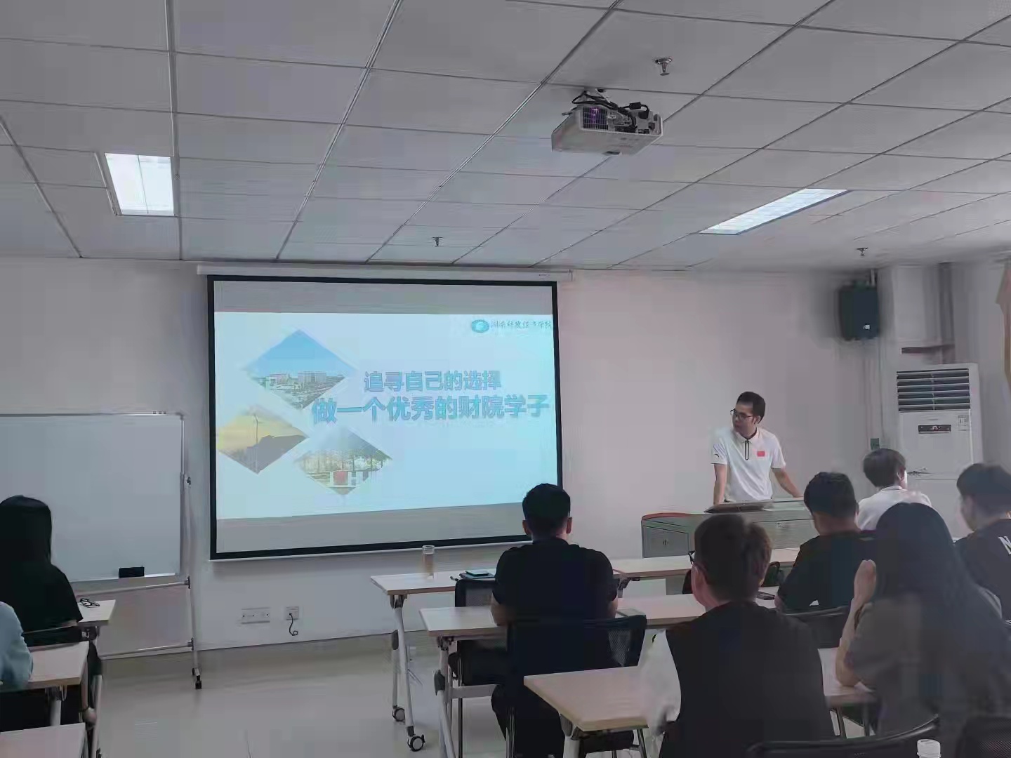 1631670944011042573.jpg 专升本微信图片_20210915093450.jpg