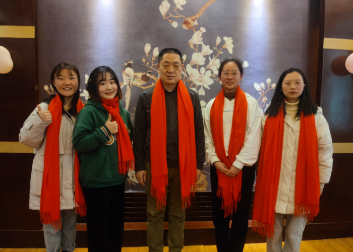 1643699348353002247.png 合影.png
