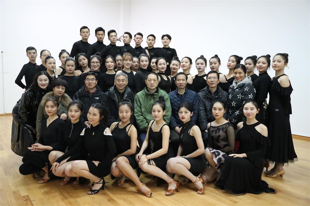 1546067775133060494.jpg 体育舞蹈AA5I0314.jpg
