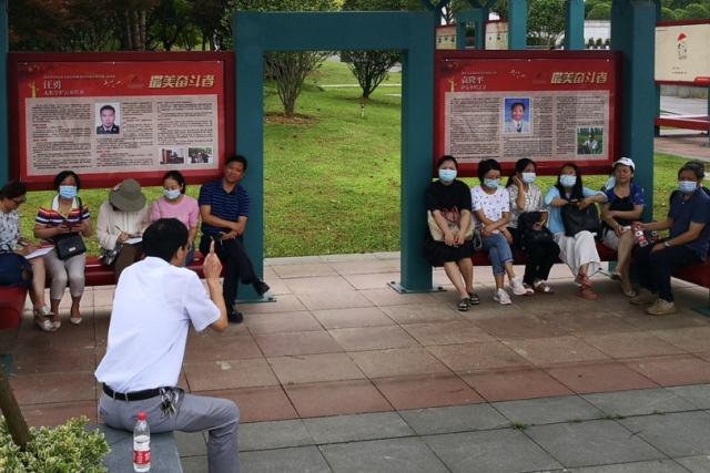 1593624346826029365.png 12.马克思主义学院直属党支部党员座谈会现场.png