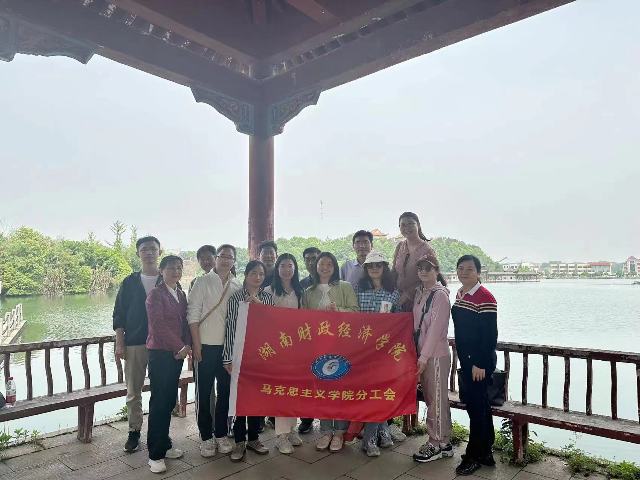 马院分工会组织会员春游照片.jpg