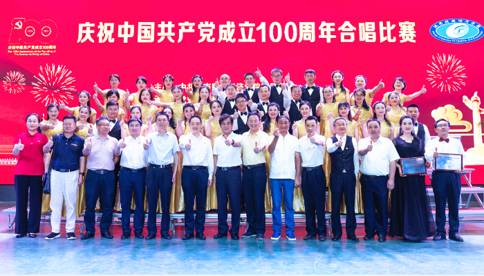 1623401260352043592.png 合影.png