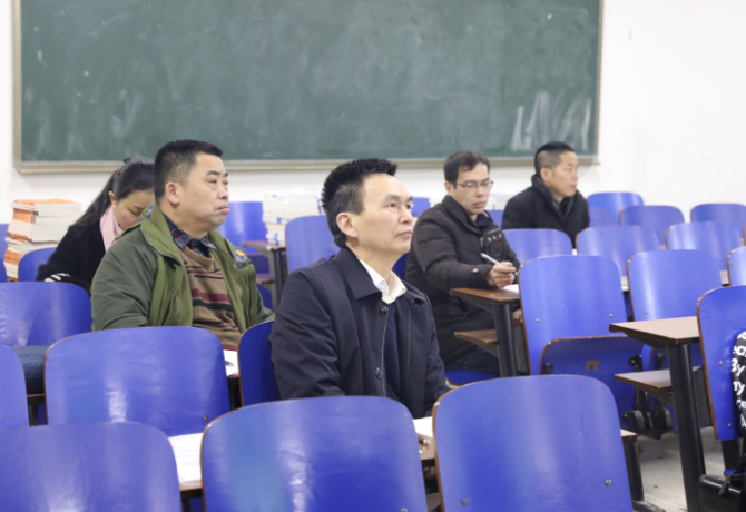 1551085667436046432.png 刘寒波听课.png