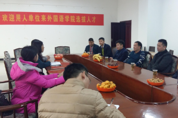 1511322618345033790.png 座谈会现场.png