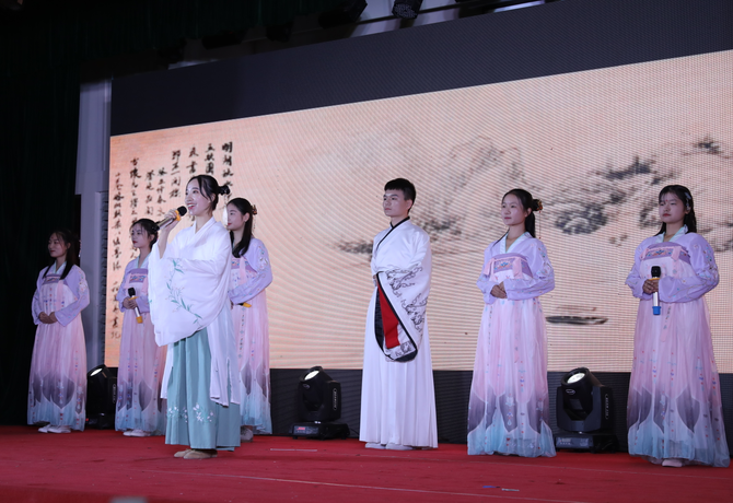 1572572989122049376.png 外国语学院 唐诗里的中国 文茜红摄.png