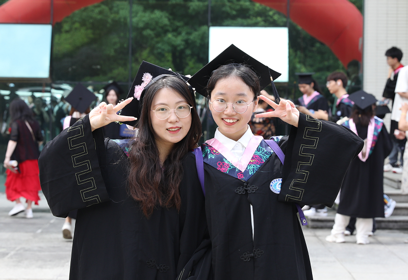 1687344270152079025.png 毕业生333.png