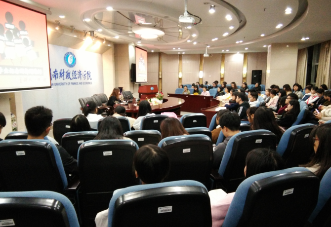 1511161777135066095.png 培训会现场.png