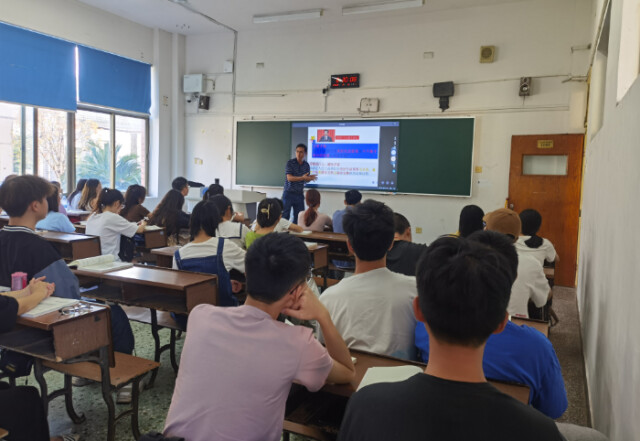 以学生为中心,竭力改善教学条件——湖南财政经济学院多媒体教室完成整体更新迭代