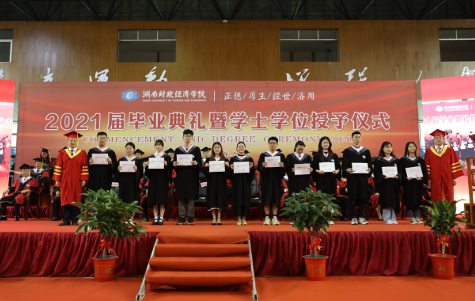 1624018357457024201.png 优秀.png