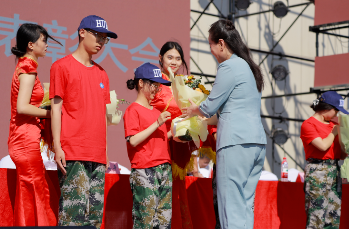 1664601071350021832.png 校徽 马.png