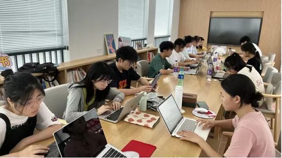 1688873138244016499.jpg 汇报与讨论照片.jpg
