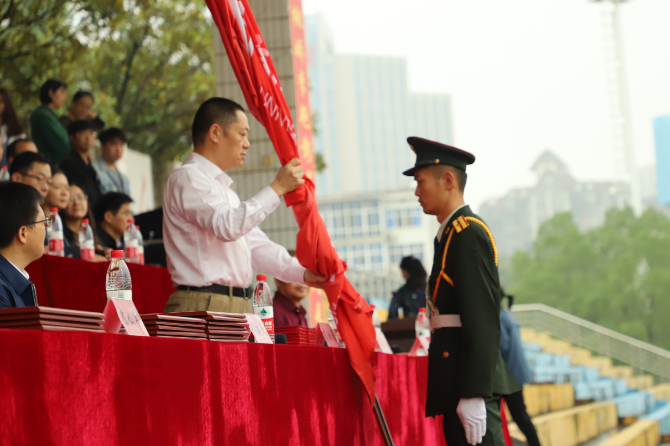 1601462820112016142.png 授旗.png