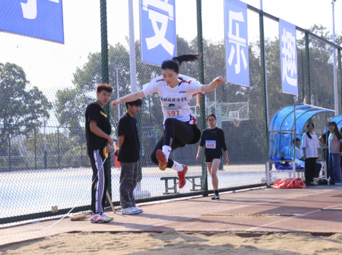 1698224883600048419.png 跳远5 刘若菲.png