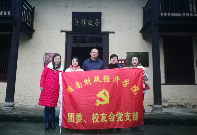 1544428503498087742.png 合影.png