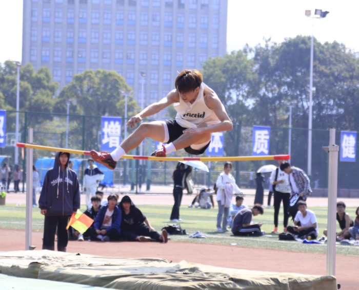 1698224906225052680.png 跳高 刘若菲.png