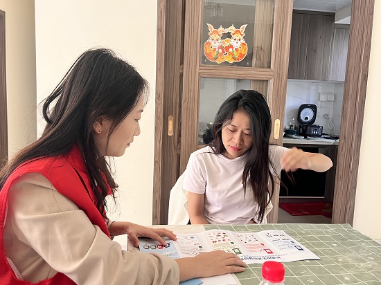 1697622757483071533.jpg 学生入户开展垃圾分类宣传照片.jpg