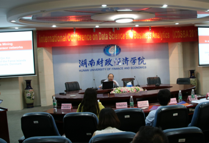 1506310659705073966.png Xin Qin博士作大会报告.png