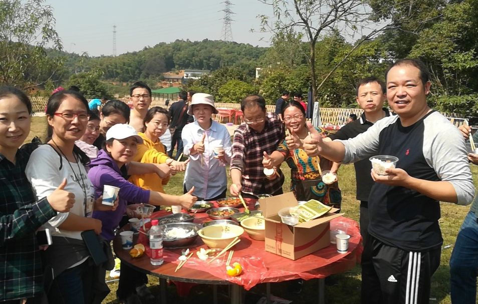 1571588637536074081.png 野炊合影.png