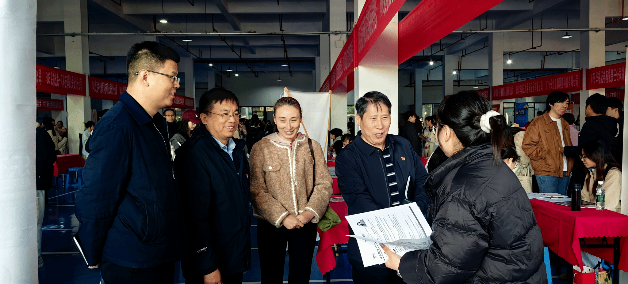 我校举办“就业启航 职引前程”双选会