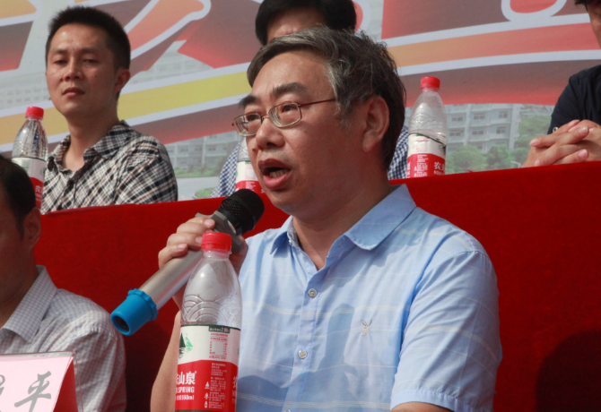 1506155786341075803.png 宣读表彰决定.png