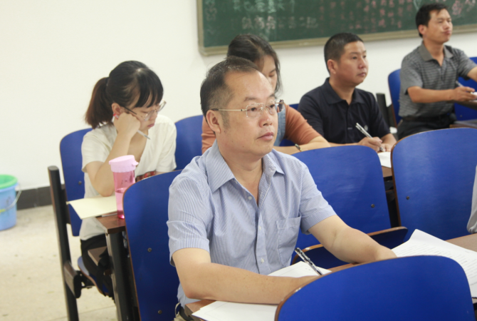 1504517175478070684.png 茂盛 听课.png
