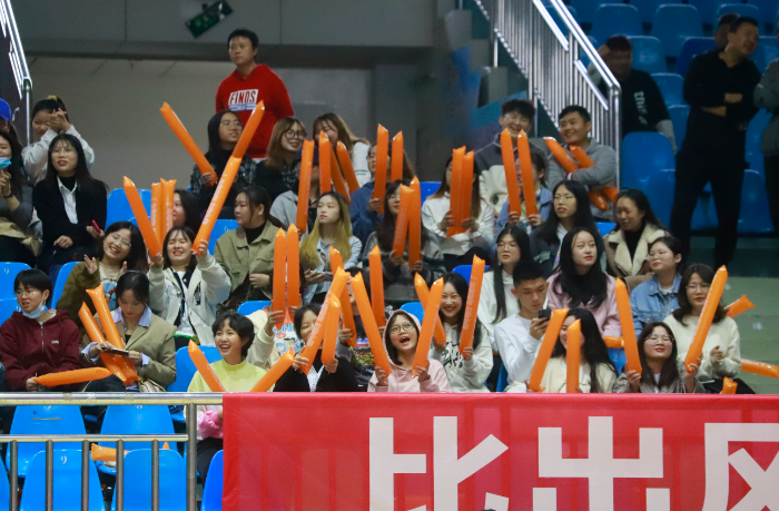 1634544992038097745.png 现场观众.png