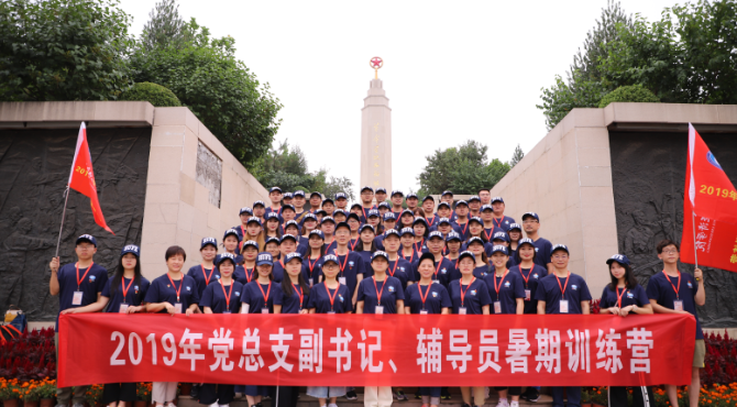 1563529893528084356.png 合影.png