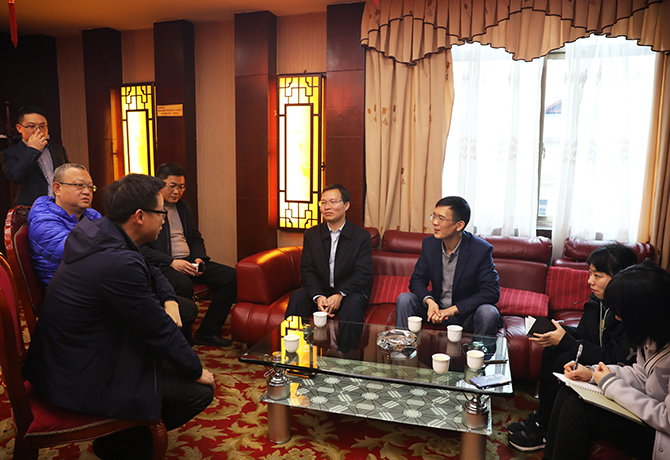 1553131899748077104.jpg 左志锋校友与陈灿军一行交流探讨旅游管理专业办学方向.jpg