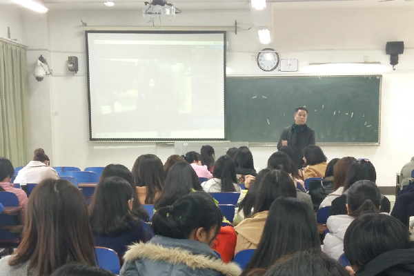 1511322637870067484.png 招聘会现场.png