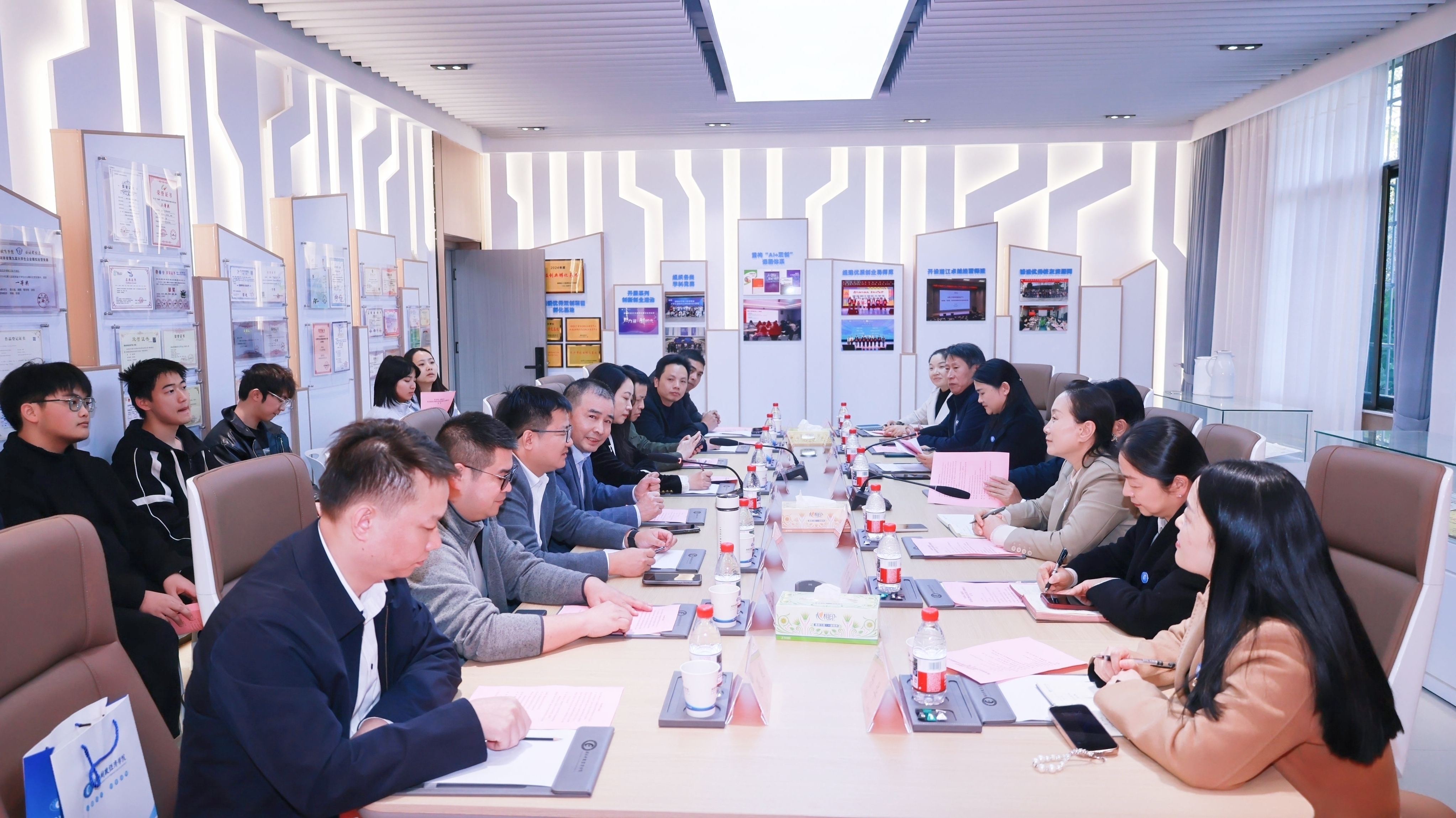 我校举办“校友同心 创业同行”座谈会暨孙公民校友助学金捐赠仪式-湖南财政经济学院