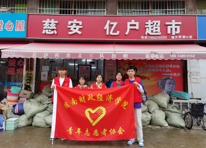 1621930000887036285.png 合影.png